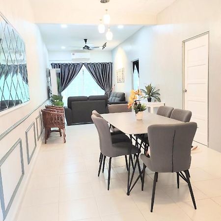فيلا Private Pool Cassa Dinies, Wifi , Bbq,10 Pax Rantau Panjang المظهر الخارجي الصورة