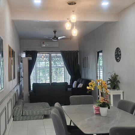 فيلا Private Pool Cassa Dinies, Wifi , Bbq,10 Pax Rantau Panjang المظهر الخارجي الصورة